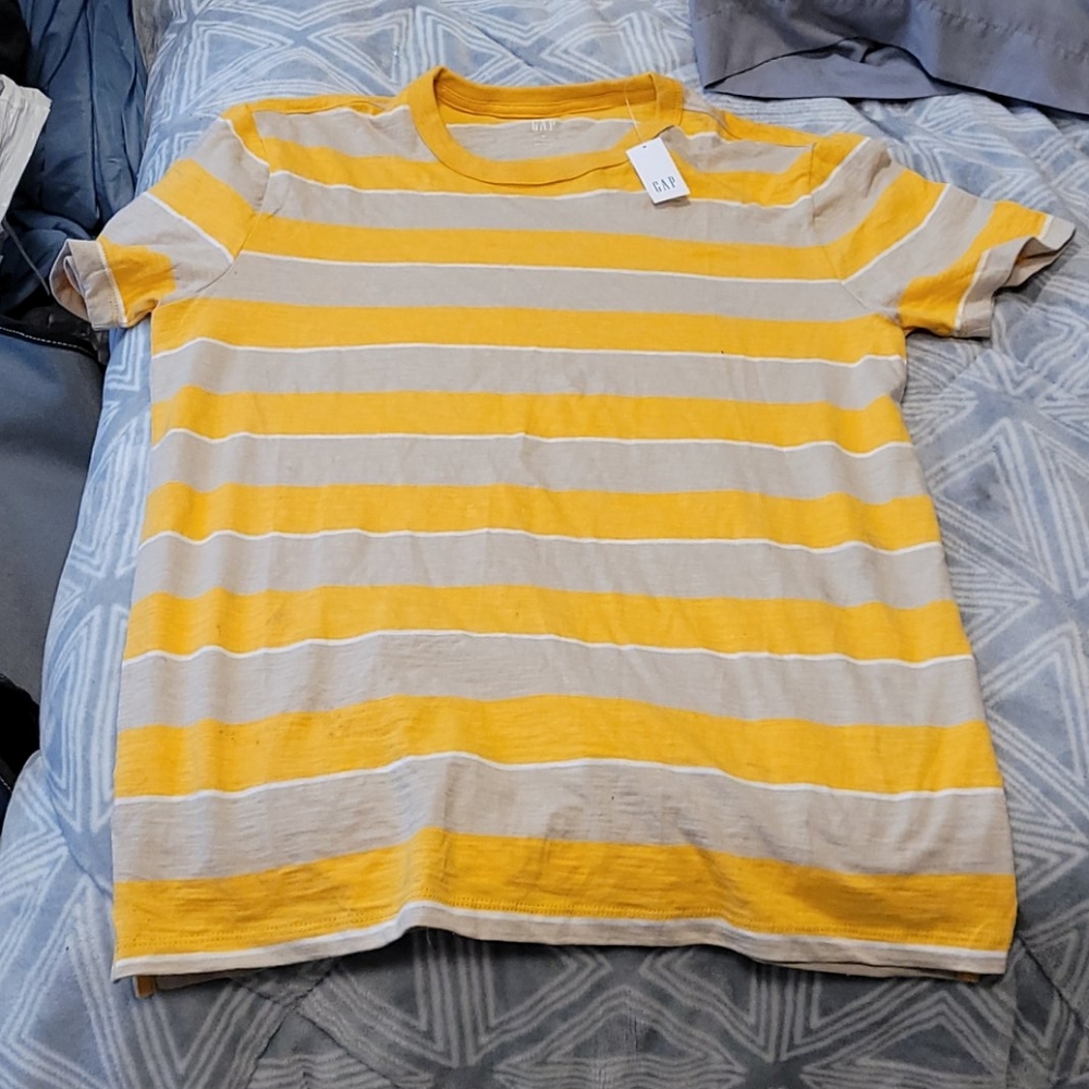 Men's Gap shirt